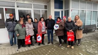 8888.bg и „Феникс на доброто“ осигуриха 150 хранителни пакета за пенсионери и диабетици в Костенец