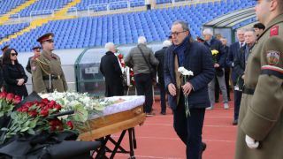 Държавни глави се преклониха пред великия Пенев Снимки