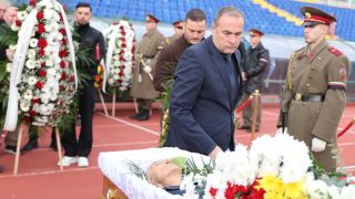 Величков: Решението за преименуването на Академията е символично