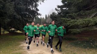 Илиан Илиев прати играчите да бягат в парка