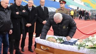 Какво остави Стоичков в ковчега на Пената? Снимка