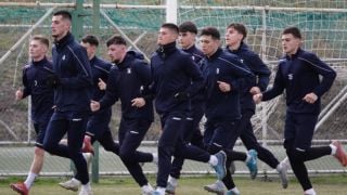 Двама юноши започнаха със Септември