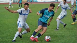 Футболист си тръгна от лидера във Втора лига