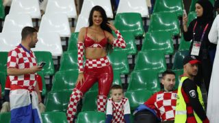 Секси фенка каза "Да", но не на мъж