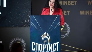 Антоанета Костадинова се окичи със злато