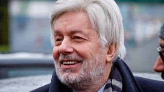 Валентин Михов става на 72