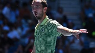 Медведев възкръсна, постигна впечатляващ обрат от 0:2 до 3:2