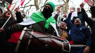 Жестоко убийство на протестиращ! Полицията го довърши при опит за бягство