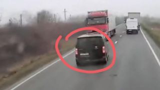 Шофьорът на буса-ковчег с фенове на ПАОК бил дрогиран