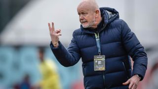 Хьогмо: Играчите заслужават по-добър терен от този