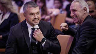 Левски честити на Валери Божинов