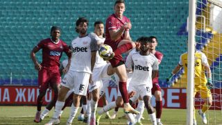 Само един гол в сиво и скучно дерби на дъното