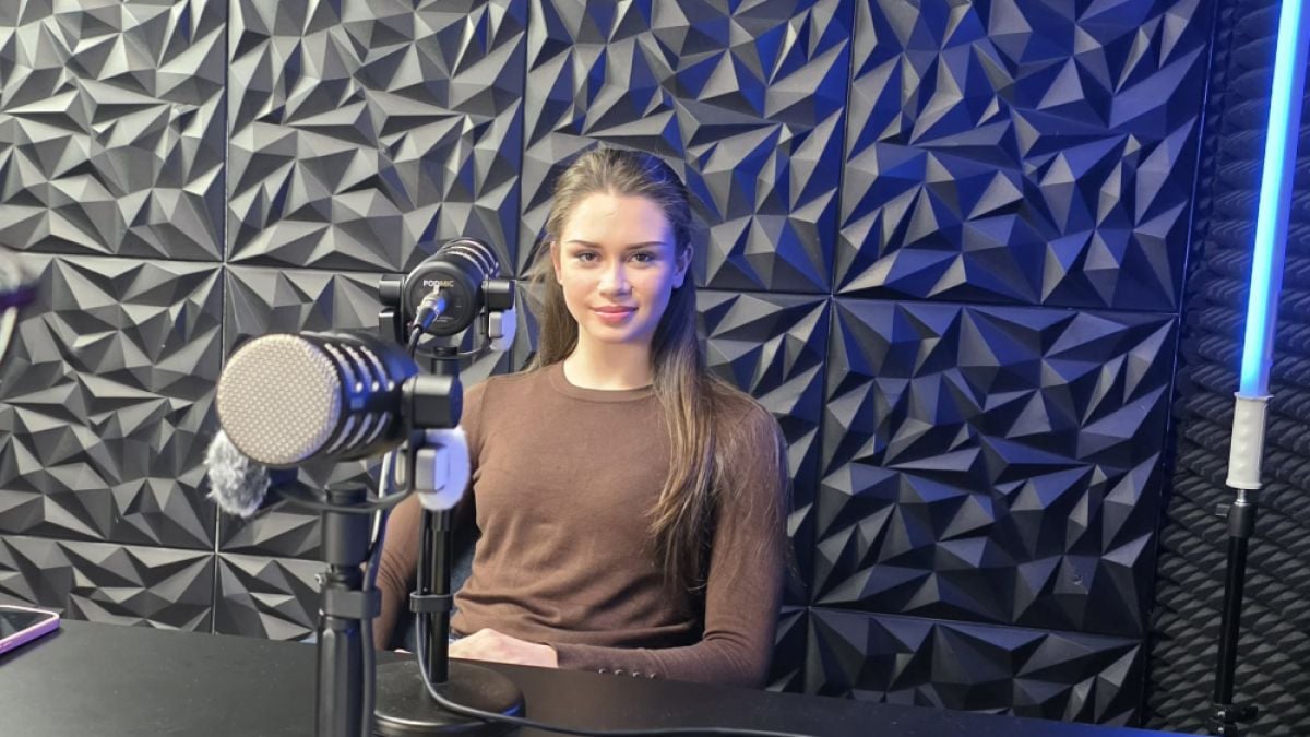 Деница Минкова пред БЛИЦ Live: Започнах с футбол, много е хубаво да виждаш как хората ти се радват