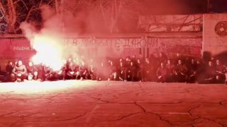 Цесекари почетоха Велинов пред "Армията", запалиха факли 