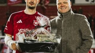 Наш футболен национал със счупена ръка