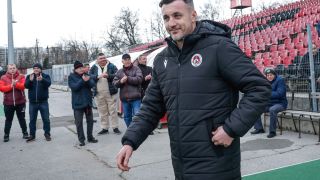 Много любопитно име вариант за треньор на Локо Сф, ако Генчев си тръгне