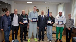 Министърът на спорта отличи Съръбоюков и Начева