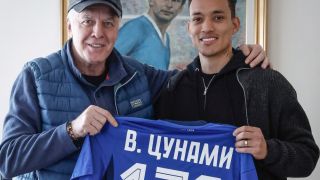 Цунами обратно на "Герена", срещна се със Сираков
