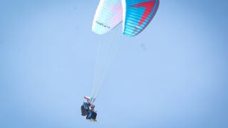 Олимпийска гордост на България полетя с парапланер