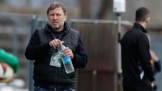 Вили Вуцов официално треньор на сина си