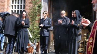 Мария Петрова към присъстващите на поклонението: Боби не иска да плачем