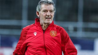 Фенербахче посрещна на крака Емил Костадинов