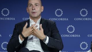 Първо в БЛИЦ: Български богаташ, с петролен бизнес в Африка, близо до купуване на Левски