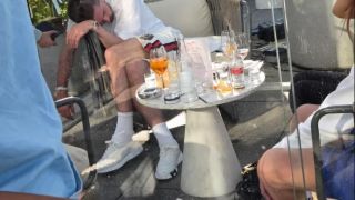 Заснеха поредна пиянска изцепка на известен футболист