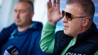 От "Герена" изчеткаха Наско Сираков и жегнаха Мъри Стоилов