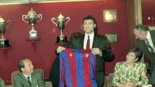 Христо Стоичков подписва с Барселона