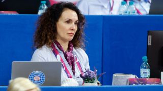 Мария Петрова лично награждава шампионка в родния си град