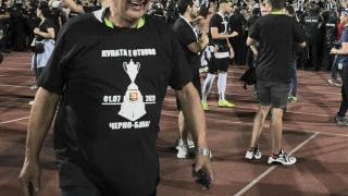 Дясната ръка на Христо Крушарски на косъм от смъртта, намери бойна граната под колата си