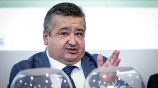 Футболната лига и нейният капитан изиграха перфектно своя мач
