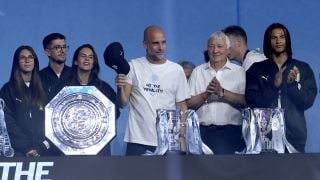Манчестър Сити изправи Гуардиола с 20 купи и парад
