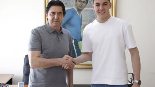 Вратар преподписа с Левски