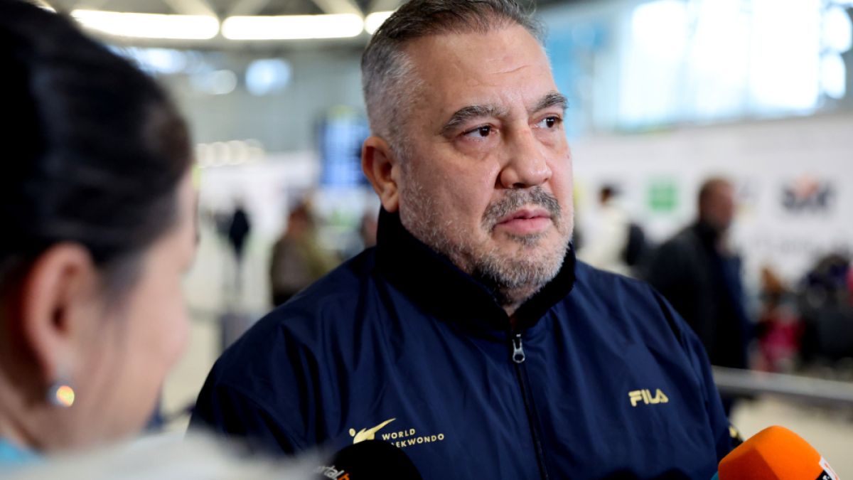 Слави Бинев остава начело на родното таекуондо