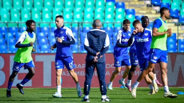 Изпаднал от елита се раздели с халф