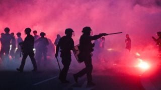 Кошмар в сърцето на Европа, запалени коли и над 400 арестувани след огромната радост