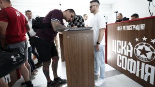 Истерия сред цесекарите, разграбват фен картите 