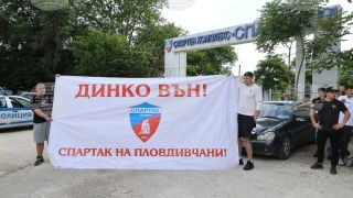 Фенове на пловдивски клуб скочиха на президента