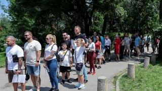 Феновете на ЦСКА луднаха, наредиха се на дълги опашки