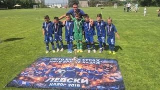 Малките левскари грабнаха купа от "Бате Шами"