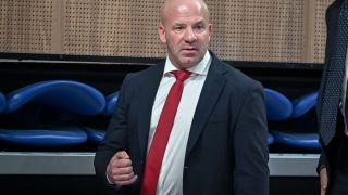 Министърът на спорта: Инвеститорът на "Армията" е платил тройно повече