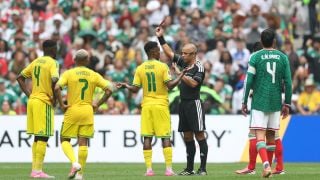 ФИФА наказа жестоко играч от ЮАР