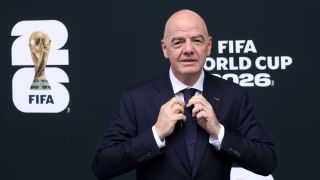 Шефът на ФИФА приветства родителите на починалия Диого Жота