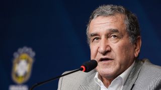 Легендарен бразилски треньор приет в болница