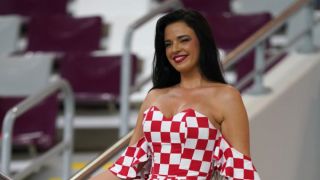 Надарената Ивана пак прикова погледи с пищното си тяло