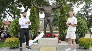 Насар откри паметник на покоен олимпийски шампион