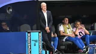 Дешан се вбеси заради прекъсването: Играхме карти