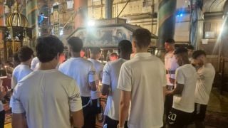 Футболистите на Славия запалиха свещ в памет на загиналите деца от школата